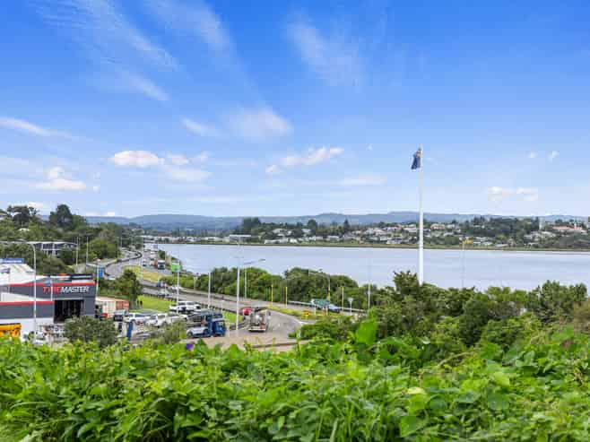 2/14 Williams Street, Tauranga Central