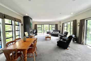 77 Paremoremo Road, Albany