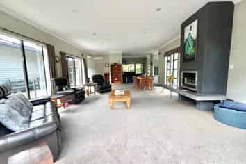 77 Paremoremo Road, Albany