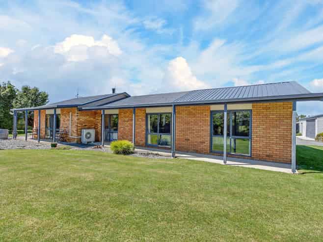 1920 Telegraph Road, Darfield