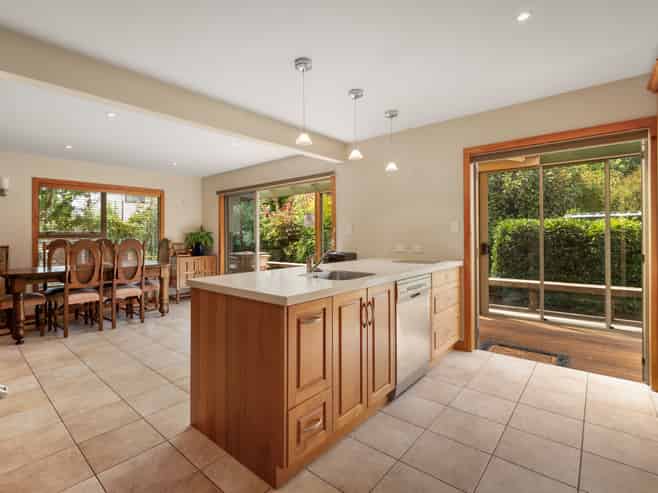 207 Jellicoe Lane, Thames