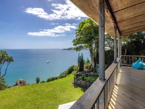 9 Pah Road, Onetangi