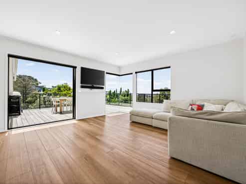 38 Elliston Crescent, Stanmore Bay