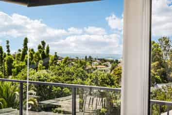 38 Elliston Crescent, Stanmore Bay