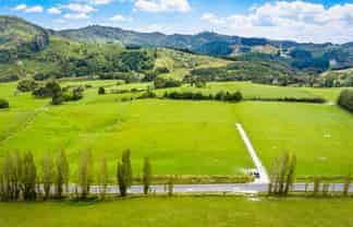 339 West Coast Road, Makarau