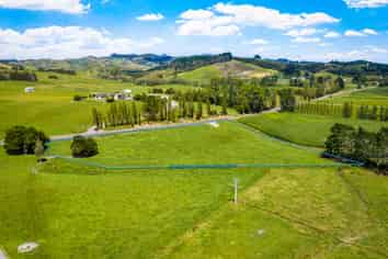 371 West Coast Road, Makarau