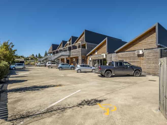 Tenanted corner premises with an apartment