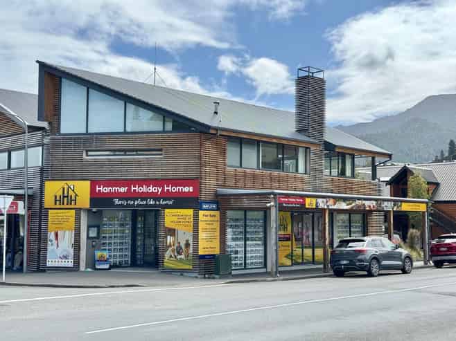 Tenanted corner premises with an apartment