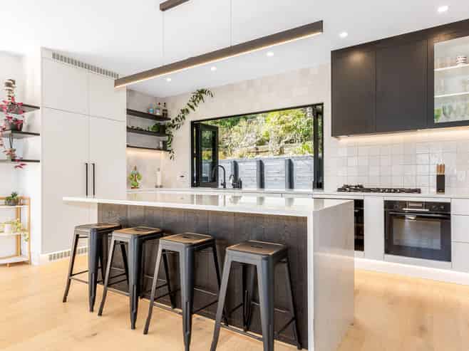 302 Paremata Road, Whitby