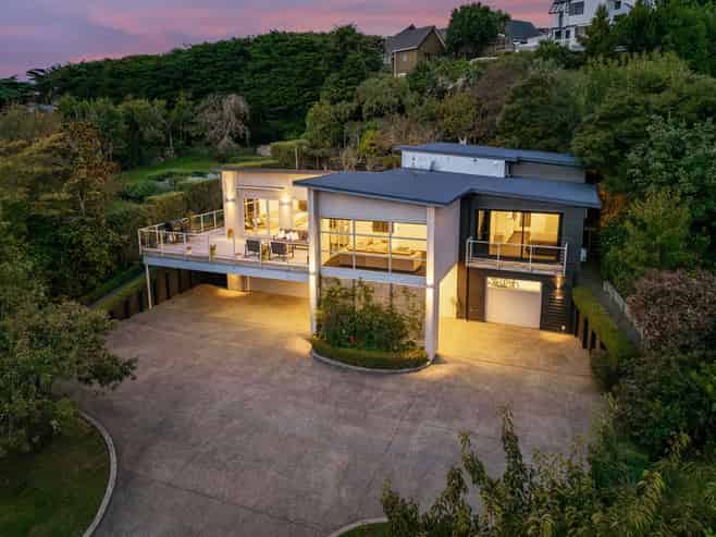 302 Paremata Road, Whitby