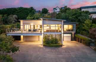 302 Paremata Road, Whitby