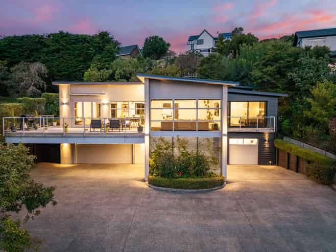 302 Paremata Road, Whitby