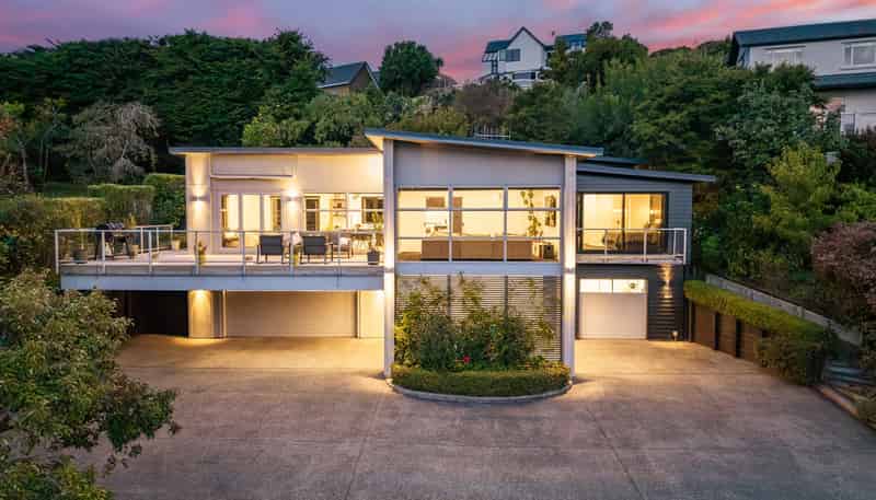 302 Paremata Road, Whitby