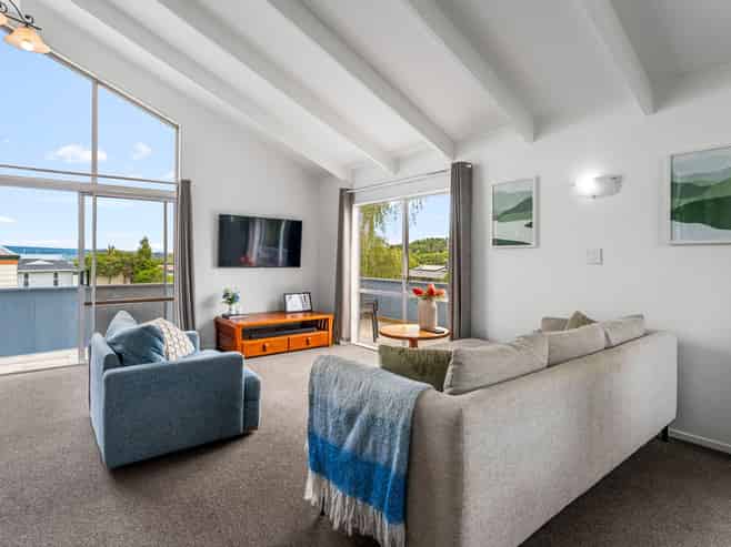 2 Newberry Place, Richmond Heights