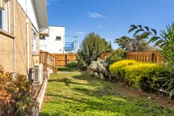 1/4 Maitland Avenue, Stoke