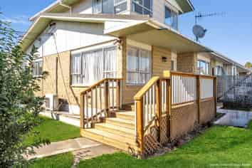 1/4 Maitland Avenue, Stoke