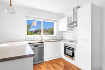 1/4 Maitland Avenue, Stoke