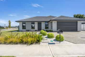 1 Carmine Crescent, Richmond