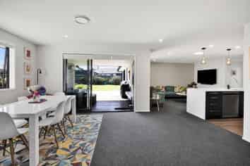 10 Mercade Close, Stratford