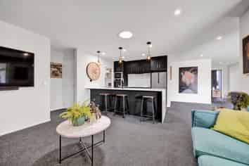 10 Mercade Close, Stratford