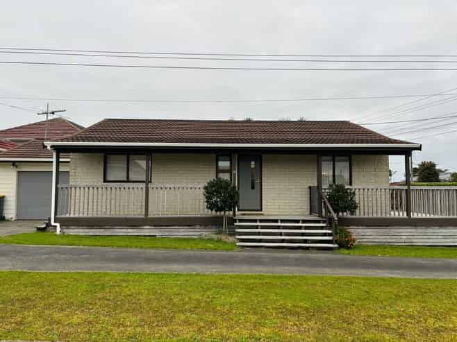 5A Strid Road, Te Atatu South