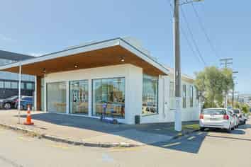 High‑Profile Corner Retail Space – Great North Road