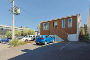 High‑Profile Corner Retail Space – Great North Road