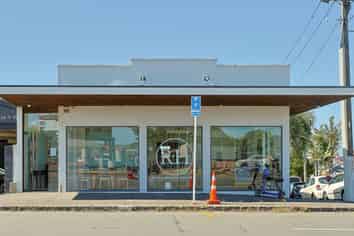 High‑Profile Corner Retail Space – Great North Road