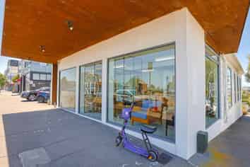 High‑Profile Corner Retail Space – Great North Road