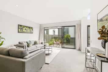 20/6 Oswald Crescent, Paparangi