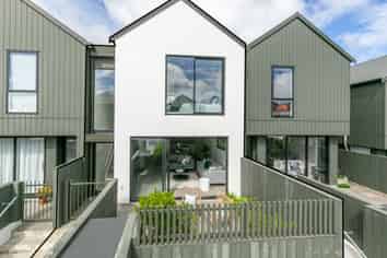 20/6 Oswald Crescent, Paparangi