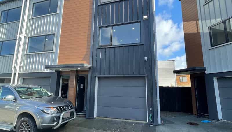 27 Marumaru Lane, Manurewa