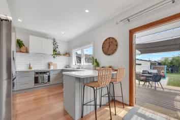 49 Weka Street, The Wood