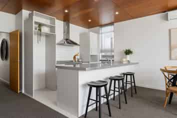 12/3 Severn Street, Island Bay