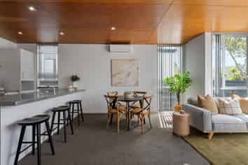 12/3 Severn Street, Island Bay