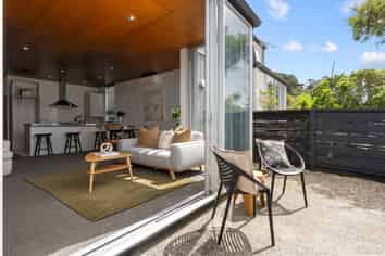 12/3 Severn Street, Island Bay