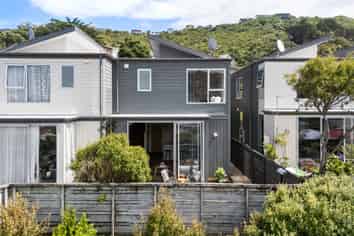 12/3 Severn Street, Island Bay