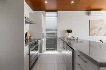 12/3 Severn Street, Island Bay