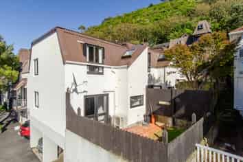 25/10 Pitarua Street, Thorndon