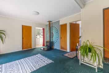 2/117J Seaview Road, Westown