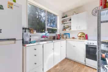 2/117J Seaview Road, Westown