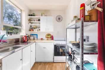 2/117J Seaview Road, Westown