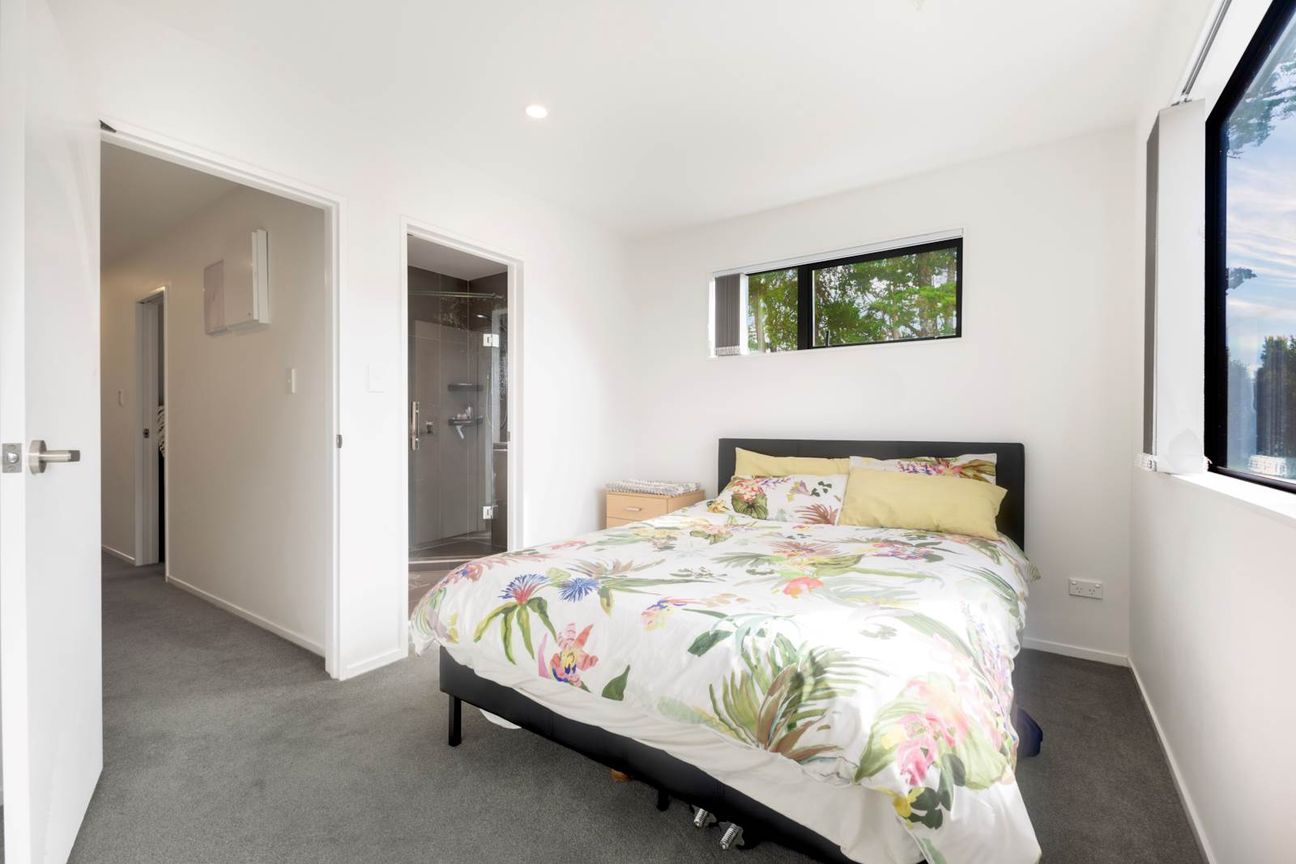 Near-New • Modern • Move-in Ready - Ansicht 6