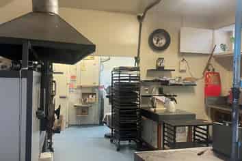 Zoo-Side Café Opportunity