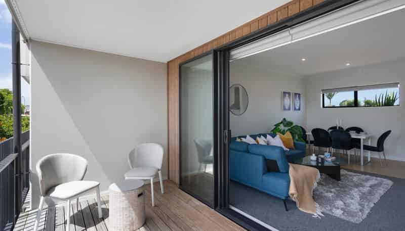 7/5 Peachgrove Road, Te Atatu Peninsula