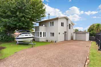 8 Lookout Drive, Laingholm