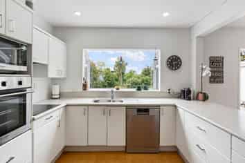 8 Lookout Drive, Laingholm