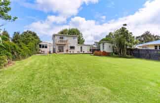 8 Lookout Drive, Laingholm