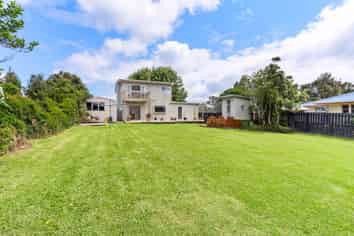 8 Lookout Drive, Laingholm