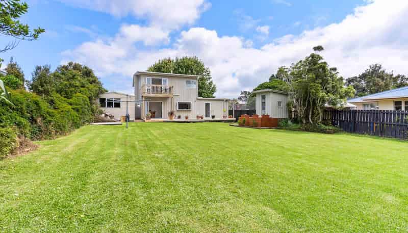 8 Lookout Drive, Laingholm